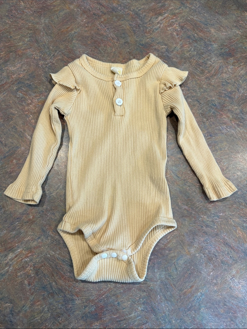 🤑NWOT Cream Ribbed Baby Onesie Bodysuit with Ruffle Shoulders🤑